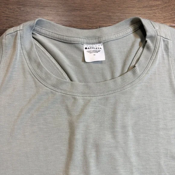 Athleta Women's Plus Size 1X Light Green Racerback Pleated Tank Top Activewear - Picture 2 of 5